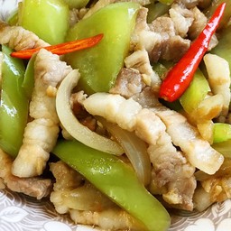 สามชั้นผัดพริกอ่อน (กับข้าว)