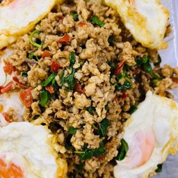Rice Topped With Stir-Fried Pork And Basil For 3-4 Persons + 4 Eggs