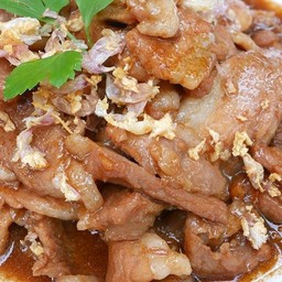 หมูชิ้นผัดน้ำมันหอย (กับข้าว)