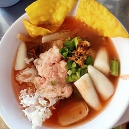 ก๋วยเตี๋ยวไก่หมูตุ๋น ญ พัน