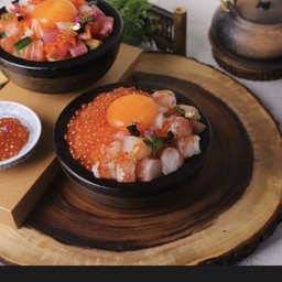 ข้าวหน้ากุ้งหวาน ไข่ปลาแซลมอน