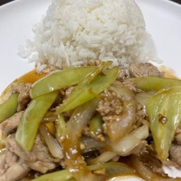 ข้าวราดผัดพริกหยวก