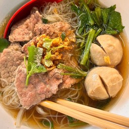 ก๋วยเตี๋ยวชิ้นเนื้อสด