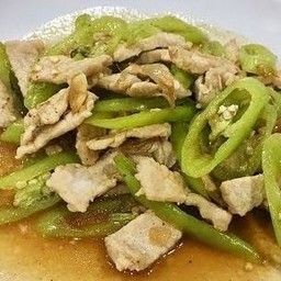 หมูชิ้นผัดพริกอ่อน (กับข้าว)