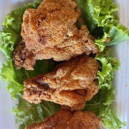 ปีกไก่บนไก่วิงค์แซ่บ