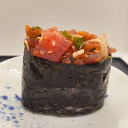 Gunkan spicy tuna