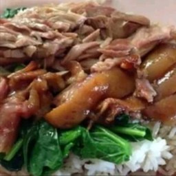 ข้าวขาหมู (เนื้อ+หนัง) 65 บาท