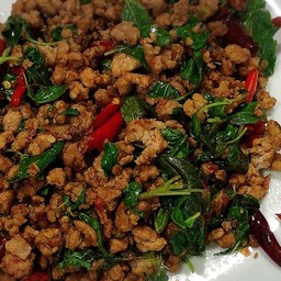 หมูสับผัดกะเพรา (กับข้าว)