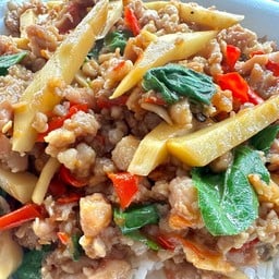 กะเพราหน่อไม้หมูสับ