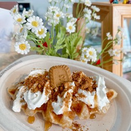 ครอฟเฟิล คาราเมล + บิสคอฟ