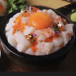 ข้าวหน้ากุ้งหวาน หอยเชลล์