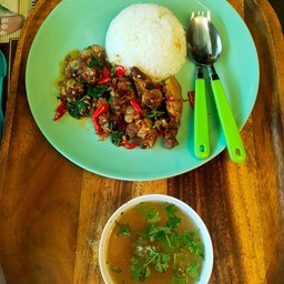 ข้าวกะเพราหมูตุ๋น