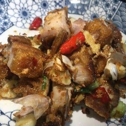 หมูกรอบคั่วพริกเกลือ