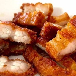 สามชั้นทอดน้ำปลา