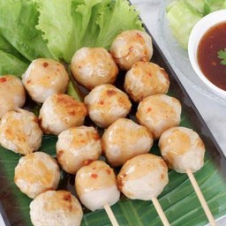 ลูกชิ้นหมูปิ้ง 4 ไม้