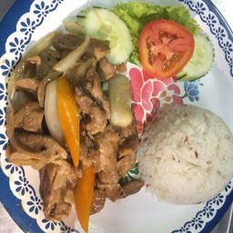 ข้าวราดผัดพริกเหลืองหมู