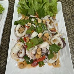 ยำปลาหมึก