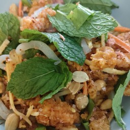 ข้าวยำแหนมสด