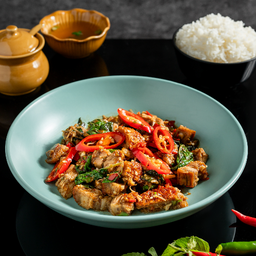 กะเพราหมูกรอบ (กับข้าว)