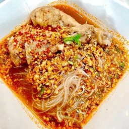 ก๋วยเตี่ยวน่องไก่ต้มยำน้ำตุ๋น