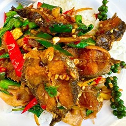 ข้าวผัดฉ่าปลาดุก