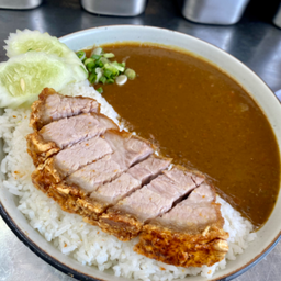 ข้าวแกงกะหรี่หมูกรอบ