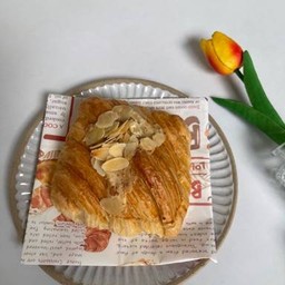 อัลมอลด์ ครัวซองต์