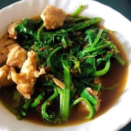 แกงผักกาดยอดใสไก่