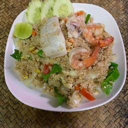 ข้าวผัดทะเลรวมิตร