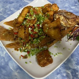 ปลาทับทิมคั่วพริกเกลือ