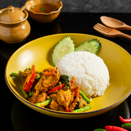 เครื่องแกงหมูกรอบราดข้าว