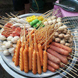 ไส้กรอกไก่นึ่ง คละรส [เส้นใหญ่ 2 ชิ้น เส้นเล็ก 4ชิ้น]
