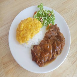 ข้าวหมูสันคอไข่ข้น