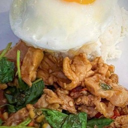 ข้าวกระเพราหมูชิ้น