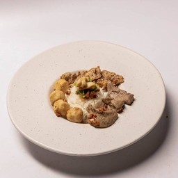 ข้าวแซบแห้งหมูนุ่ม ลูกชิ้น