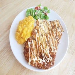 ข้าวไก่ทอดจัมโบ้ไข่ข้น