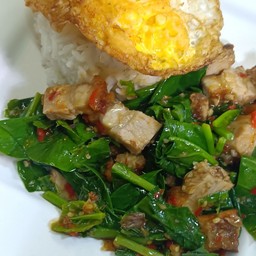 ชุดคะน้าหมูกรอบราดข้าว 3 กล่อง