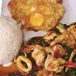 ข้าวกระเพรารวมมิตร