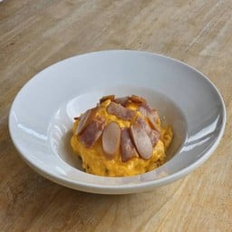 ข้าวไข่ข้นเบคอนไส้กรอก