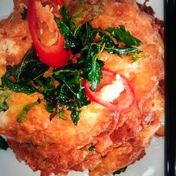 ไข่เจียวแม็กกี้กะเพราแซ่บราดข้าว