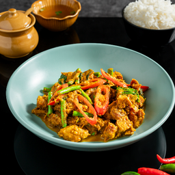 เครื่องแกงหมูกรอบ (กับข้าว)