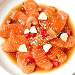 แซลมอลดองซีอิ้วพร้อมน้ำจิ้ม