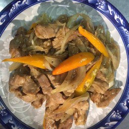 ผัดพริกเหลืองหมู