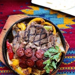 STEAK AND LONGANIZA FAJITA