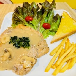 อกไก่ซอสครีมเห็ดผักโขม