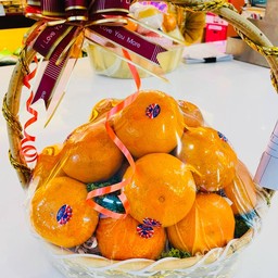 กระเช้าส้มแมนดาริน กระเช้า ขนาดเล็ก ส้มผลใหญ่ เหมาะเป็นของขวัญเพื่อความเฮง ร่ำรวย มั่งคัง เป็นศิริมงคลแด่ผู้ให้และผู้รับ