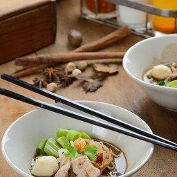 ก๋วยเตี๋ยวเรือ หมู น้ำตก