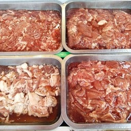 หมูสามชั้นหมักพริกไทยดำ ขีด 30 บาทค่ะ