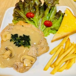 อกไก่ซอสครีมเห็ดผักโขม