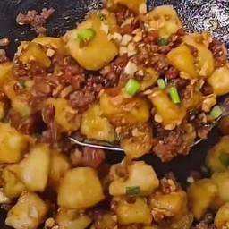 ข้าว เต้าหู้หมูสับคั่วกระเทียม